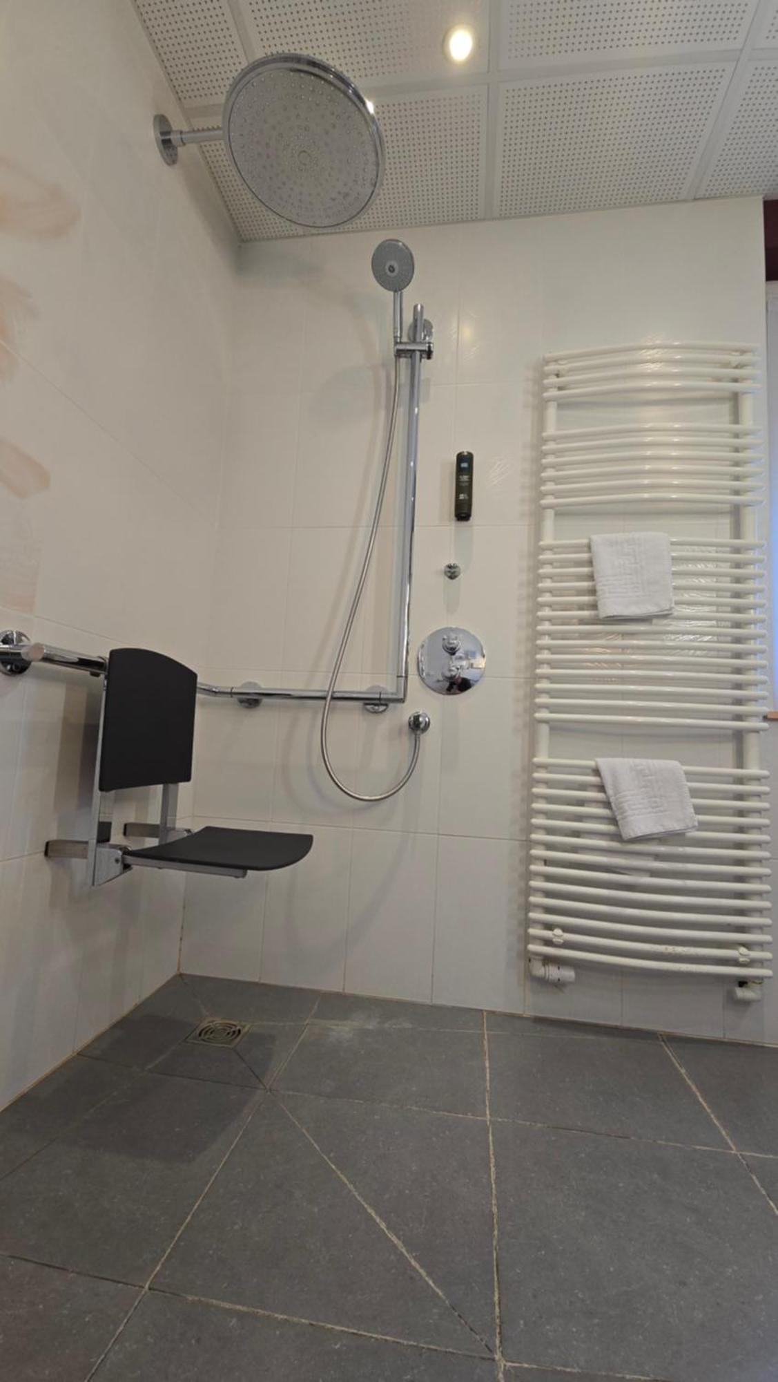 Logis Arcombelle Hotel Montigny le Roi Bagian luar foto