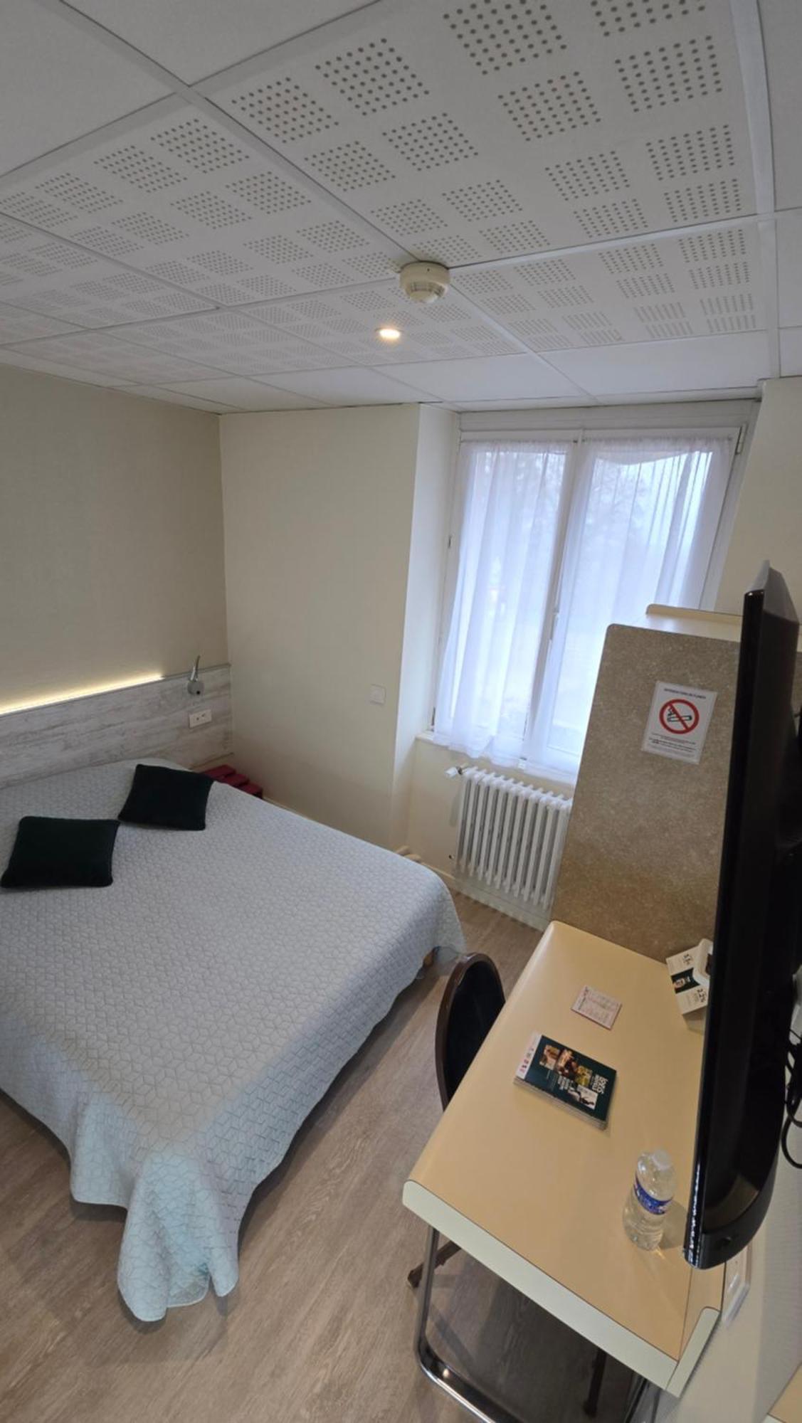 Logis Arcombelle Hotel Montigny le Roi Bagian luar foto