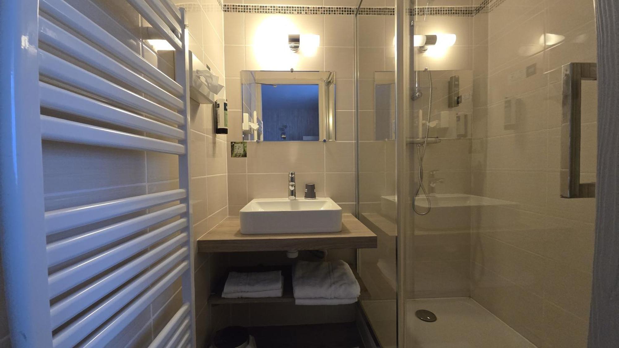 Logis Arcombelle Hotel Montigny le Roi Bagian luar foto