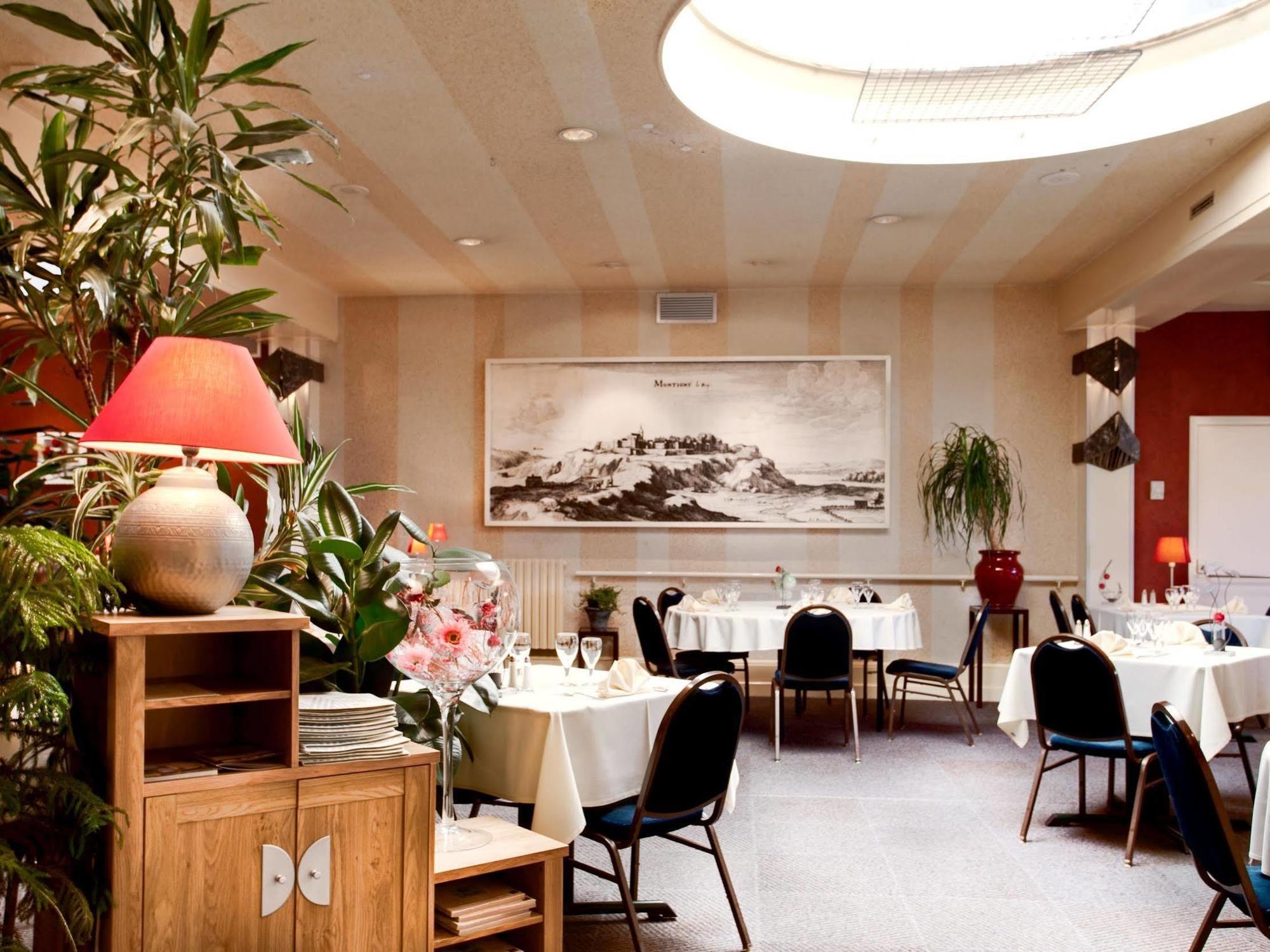 Logis Arcombelle Hotel Montigny le Roi Bagian luar foto