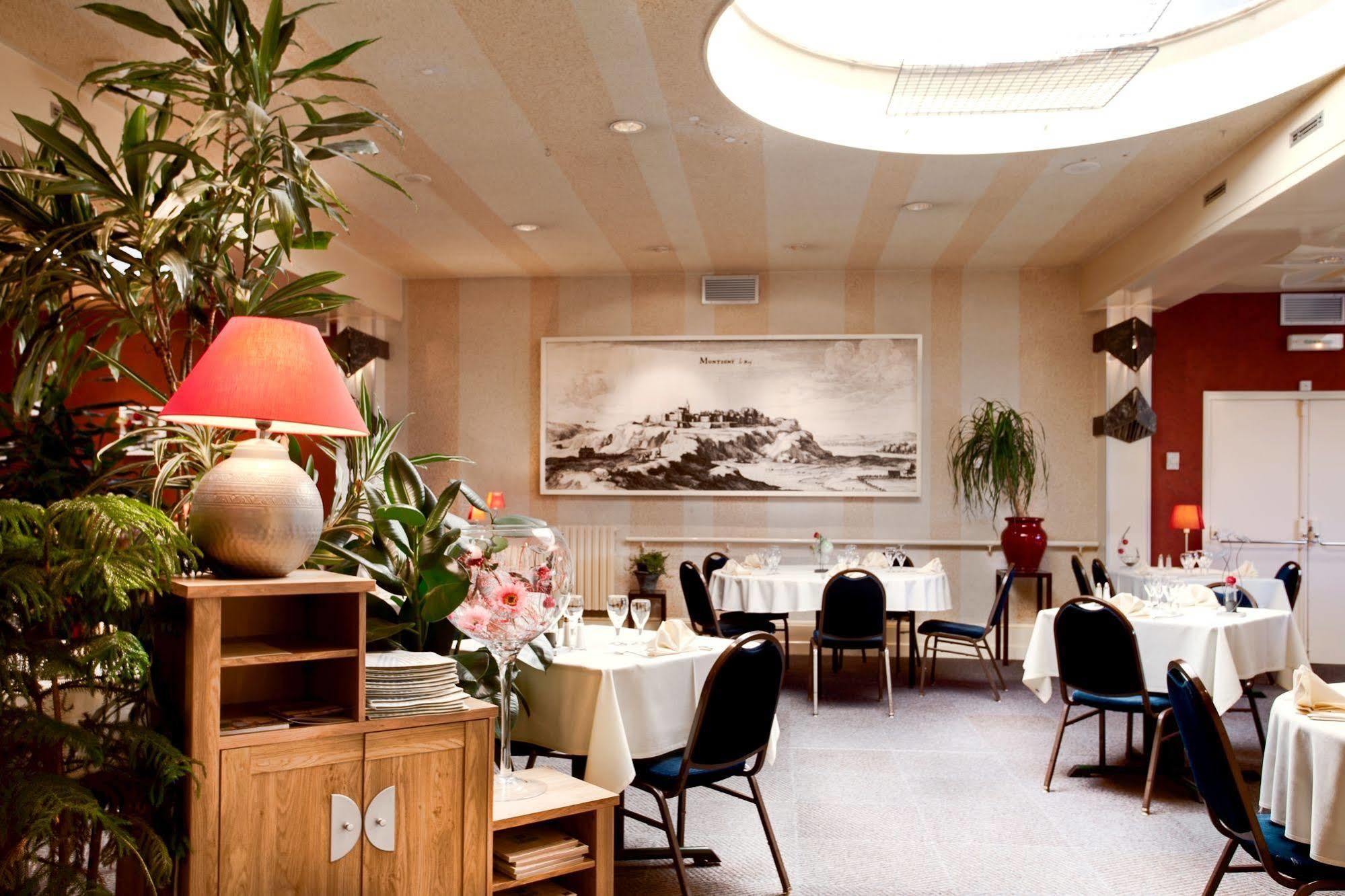 Logis Arcombelle Hotel Montigny le Roi Bagian luar foto